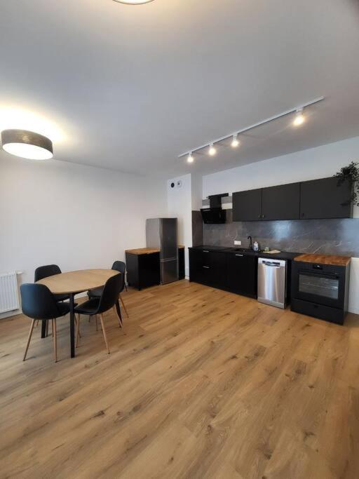 Ferienwohnung Duzy Apartament W Centrum - 3 Pokoje - Garaz Breslau Exterior foto