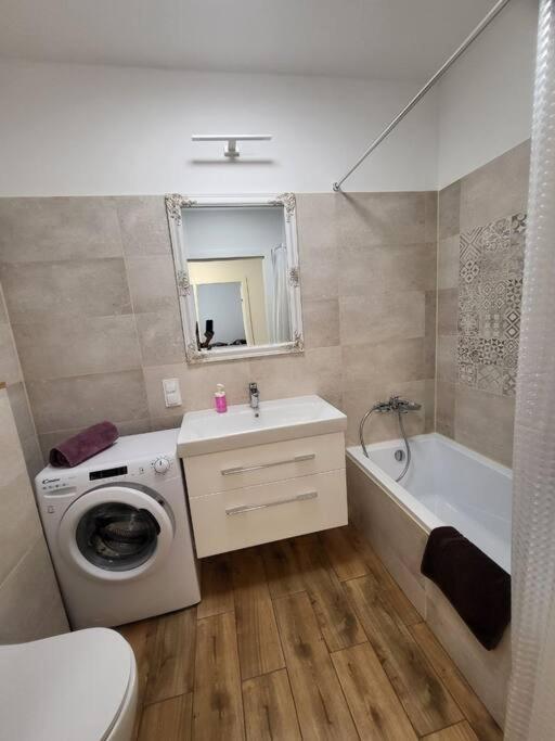 Ferienwohnung Duzy Apartament W Centrum - 3 Pokoje - Garaz Breslau Exterior foto